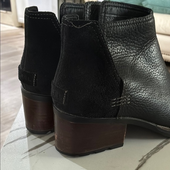Sorel Black Lolla Cut-Out Ankle Boots Supple Leather and Suede - Picture 5 of 11